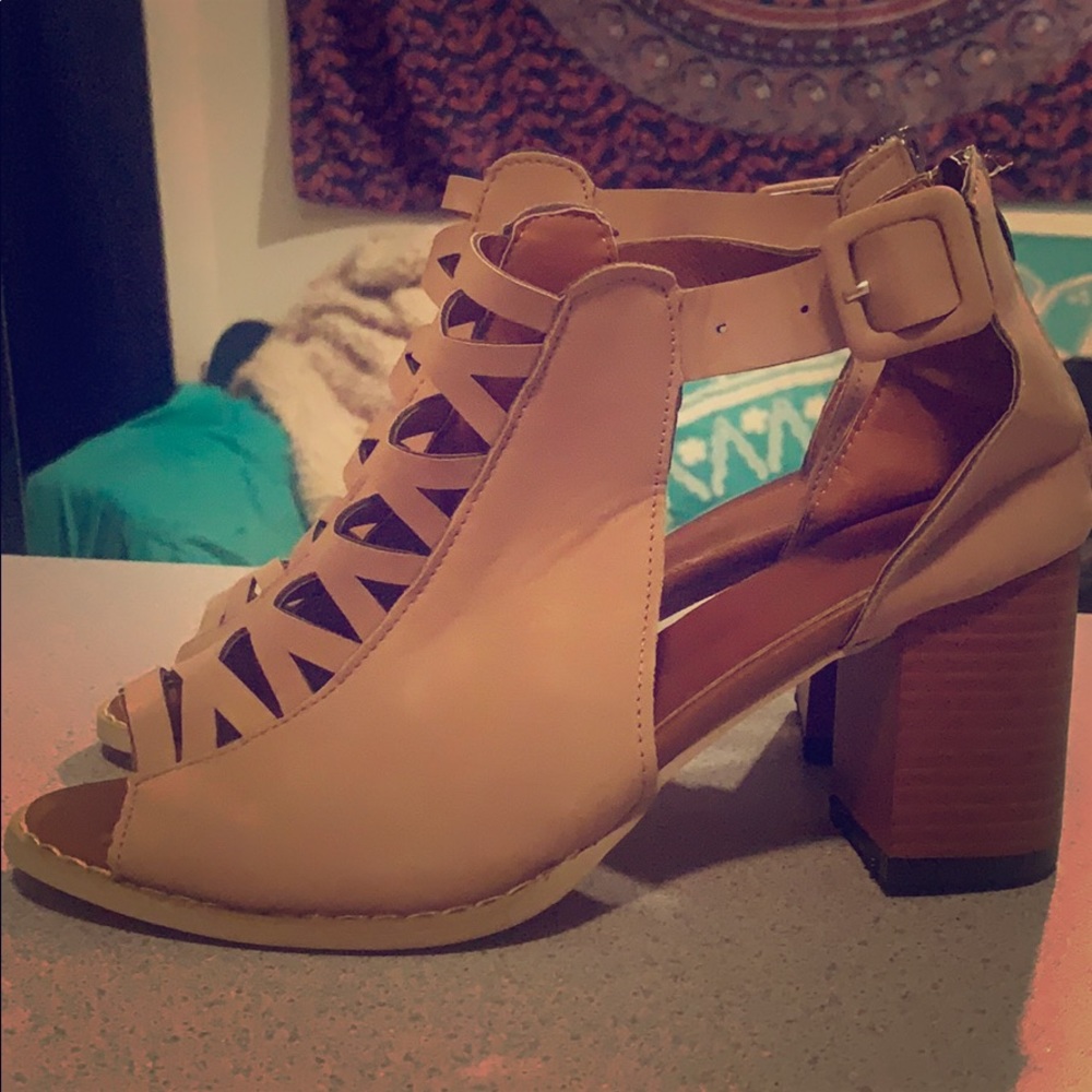 Nude chunky heel sandal - Picture 4 of 6